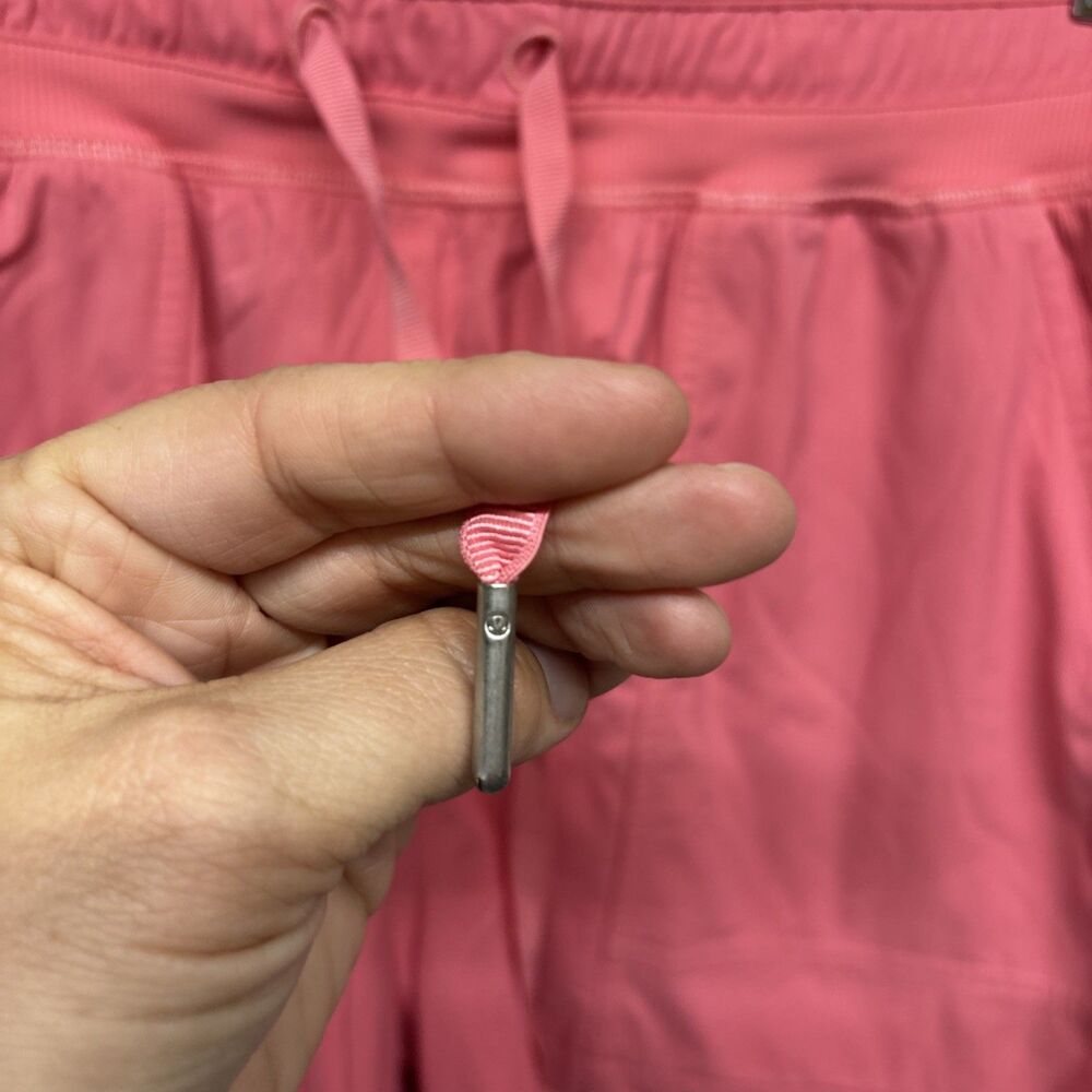 Womens Size 4 Lululemon Dance Studio Shorts EUC - Picture 2 of 5